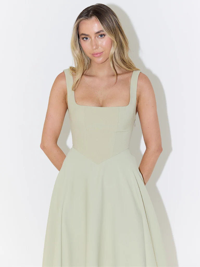 Livia – Elegant Sleeveless Midi Dress